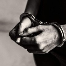 Jovem descobre que mãe encomendou assassinato e alerta vítima - FreePik