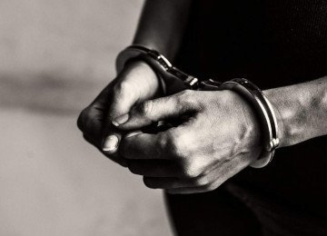 Mulher foi presa depois que o filho a denunciou por mandar matar uma mulher -  (crédito: FreePik)