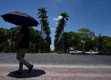 Praça da Liberdade, na Região 
Centro-Sul de BH: Super El Ninõ deixará a capital mineira sob sol forte e céu sem nuvens, configurando termômetros nas alturas e tempo seco
 -  (crédito: Leandro Couri/EM/D.A Press)