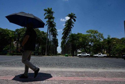 Praça da Liberdade, na Região 
Centro-Sul de BH: Super El Ninõ deixará a capital mineira sob sol forte e céu sem nuvens, configurando termômetros nas alturas e tempo seco
 -  (crédito: Leandro Couri/EM/D.A Press)
