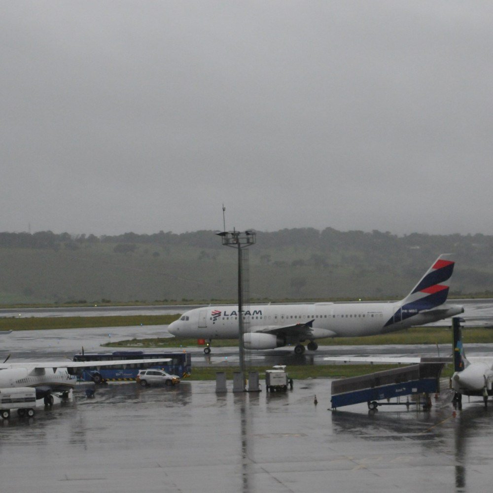 Entre MG e SP: airbus da LATAM desce 24 mil pés em apenas 5 minutos