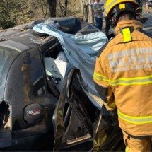 Grande BH: acidente de carro mata duas pessoas - CBMMG / Divulgação 