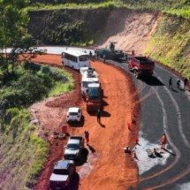 Pavimentação bloqueia faixa de rodovia da Grande BH -  Reprodução/Instagram da Prefeitura de Nova Lima.