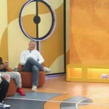Neto ‘imita’ Virginia e senta no colo de jornalista ao vivo na Band; veja - Tupi
