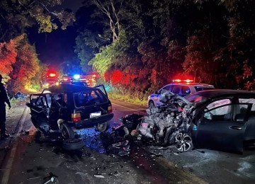 Segundo a PM, motorista suspeito de causar a colisão tinha dois registros por embriaguez ao volante -  (crédito: Corpo de Bombeiros/Reprodução)