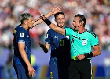 O árbitro brasileiro Raphael Claus expulsou o atacante americano Balogun contra a Bósnia, decisão criticada pelo presidente Donald Trump -  (crédito: Charlotte Wilson / Getty Images via AFP)