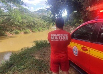 Homem tenta atravessar Rio Paranaíba e morre afogado -  (crédito: CBMMG)