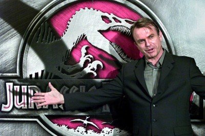 O ator Sam Neill posa durante uma coletiva de imprensa para o filme Jurassic Park III em um hotel em Tóquio, em 26 de julho de 2001. (Photo by TORU YAMANAKA / AFP)
       -  (crédito:  AFP)