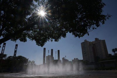 Praça da Estacão, no Centro de Belo Horizonte, no último 7 de julho, dia de clima seco e frio -  (crédito: Leandro Couri/EM/D.A.Press.Brasil.MG.Belo Horizonte. Clima seco e frio visto da praca da Estacao, no centro da cidade.)
