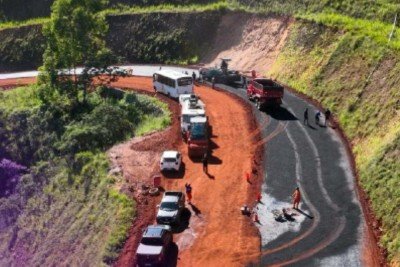 MG-030 será parcialmente interditada no sentido Nova Lima; operação deve durar até a tarde desta segunda-feira (13/7)
       -  (crédito:  Reprodução/Instagram da Prefeitura de Nova Lima.)
