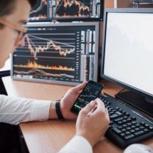 Mesa de câmbio: o que é, como funciona e quando vale travar (guia GX Capital) - PulseBrand