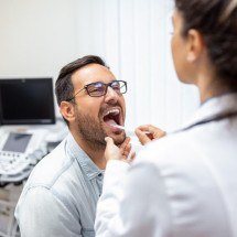 Conselho da esposa salvou homem de tumor que ele achava ser gripe - Freepik
