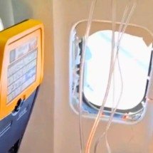 Passageiro quase é sugado em janela de avião - Redes sociais