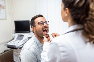 Conselho da esposa salvou homem de tumor que ele achava ser gripe