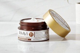 Adeus manchas? Hidratante uniformizador da Raavi pode transformar a pele