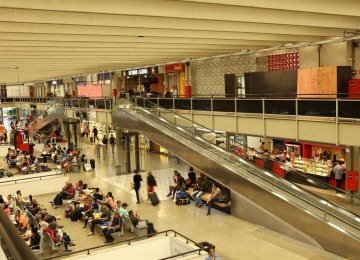 Tr&acirc;nsito de passageiros no interior da rodovi&aacute;ria de Belo Horizonte -  (crédito: Divulga&ccedil;&atilde;o/Terminais BH)