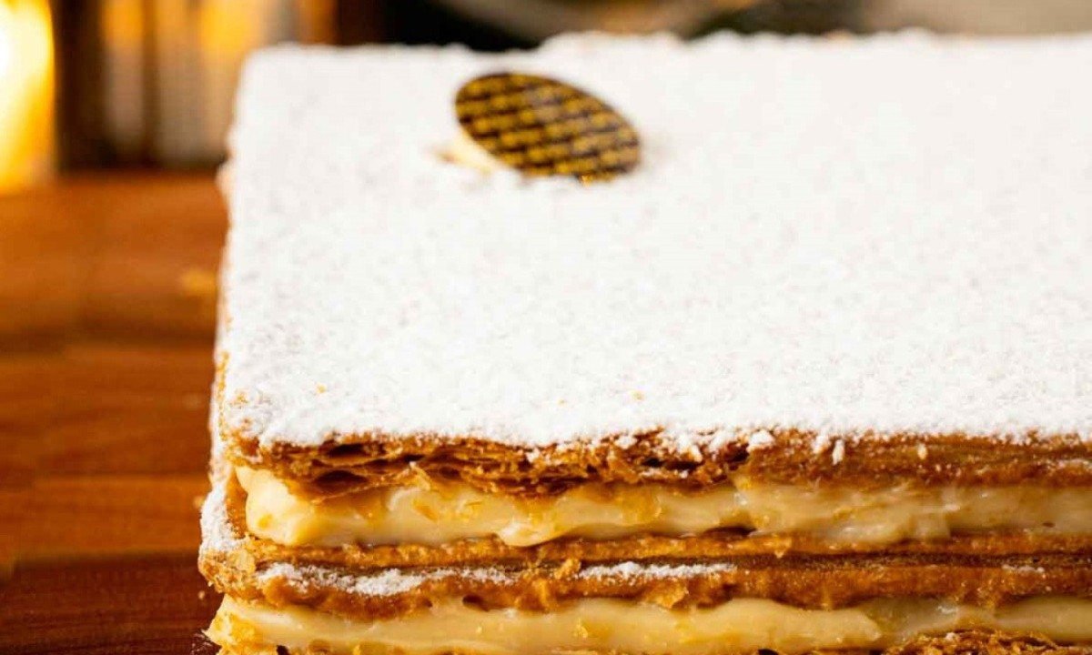 Cl&aacute;ssica da p&acirc;tisserie francesa, a torta mil-folhas &eacute; sucesso no Ah!Bon