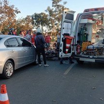 Motociclista bate em carro e morre ao entrar embaixo de carreta em Minas - CBMMG
