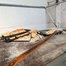 Fábrica de pães é interditada em Juiz de Fora e alimentos são descartados - Prefeitura de Juiz de Fora