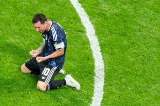 Messi risca pendência, exalta feitos da Argentina e revela percepção sobre Inglaterra