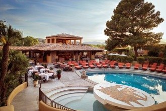 Byblos Saint-Tropez: o hotel das celebridades que há seis décadas reina na Riviera Francesa