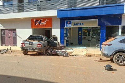 Carro desgovernado atingiu moto onde vítima estava  -  (crédito: Polícia Militar/Divulgação)