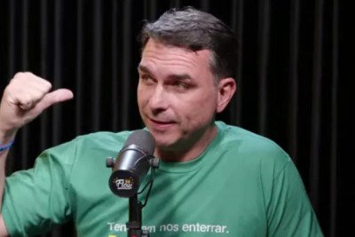 Flávio afirmou que a decisão faz parte de uma perseguição contra sua família e classificou a proibição como 'desumana'  -  (crédito: Reprodução/YouTube)