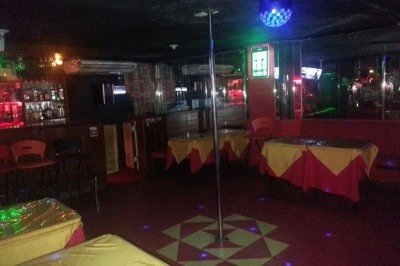 A vítima relatou que trabalha na boate de strip-tease, Enigma Scotch Bar -  (crédito: Facebook Enigma Scotch Bar/Reprodução)
