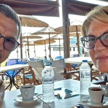Mulher conta como segurou marido sugado para fora de avião: 'Se morrermos, morreremos juntos'