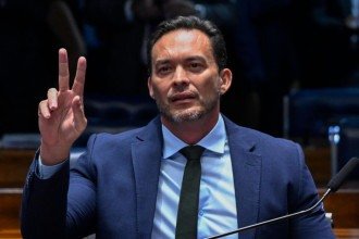 De ‘voto de protesto’ a favorito à reeleição ao Senado