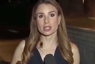 A jornalista Rachel Menitoff mostra profissionalismo durante entrada ao vivo, mesmo com uma barata caminhando em seu pesco&ccedil;o -  (crédito: Redes sociais)