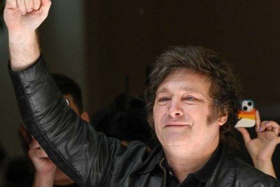 Javier Milei, presidente da Argentina, &eacute; o s&iacute;mbolo mais vis&iacute;vel da ultradireita na Am&eacute;rica Latina, conforme abordado na reportagem -  (crédito: Luis ROBAYO / AFP)