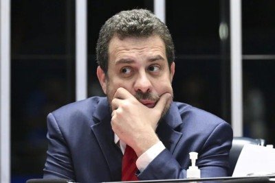 Ministro afirma que Bolsonaro pediu sanções ao Brasil e acusa senador de tentar transferir a culpa para Lula  -  (crédito: Edilson Rodrigues/Agência Senado)