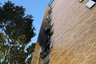Chamas se espalharam por apartamento localizado no terceiro andar de edif&iacute;cio -  (crédito: CBMMG/Divulga&ccedil;&atilde;o)