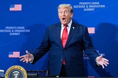 Donald Trump tenta interferir nas eleições presidenciais no Brasil -  (crédito: SAUL LOEB/AFP)