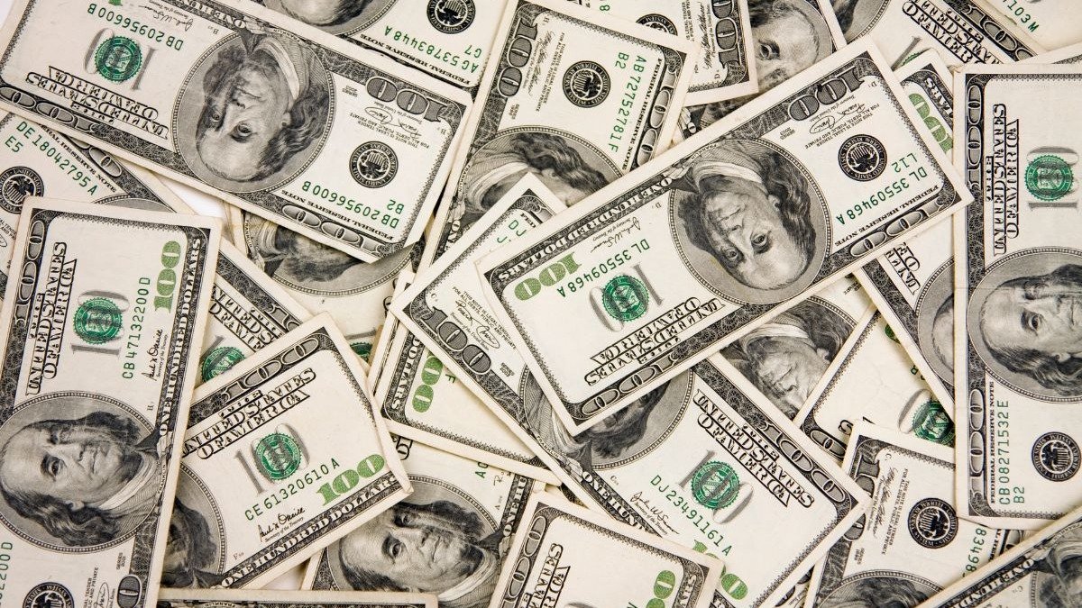 A volatilidade do d&oacute;lar frente ao real, influenciada pela instabilidade pol&iacute;tica, exige estrat&eacute;gias de prote&ccedil;&atilde;o para investimentos -  (crédito: espiegle de Getty Images Signature)
