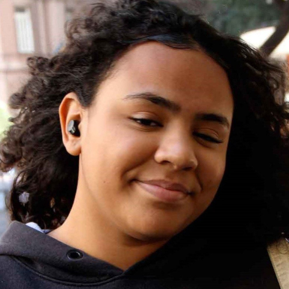 J&uacute;lia Flor, 17 anos