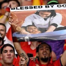 A história por trás das fotos de Messi dando banho em Yamal bebê - Getty Images