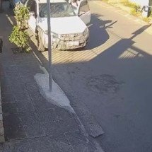 Vídeo: padre tem veículo furtado em mosteiro de Minas - Reprodução/Redes Sociais 