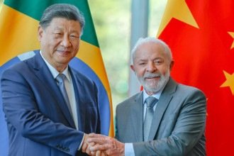 Tarifaço empurra o Brasil para os chineses? No governo Lula, há respostas divergentes