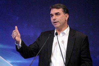 Flávio Bolsonaro sem ‘frente ampla’ do Centrão