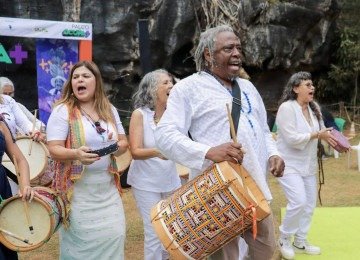 Destaque no Ocupa+, Maurício Tizumba terá a participação de representantes de folias e congados das comunidades que integram o Parque Estadual do Sumidouro -  (crédito: Ocupa+/Divulgação)