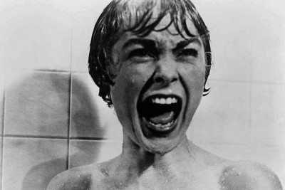 'Psicose', de Alfred Hitchcock, que tem a clássica cena do pavor no banheiro, vivida pela atriz Janet Leigh, é um dos títulos que Renné França toma emprestado no livro -  (crédito: Divulgação)
