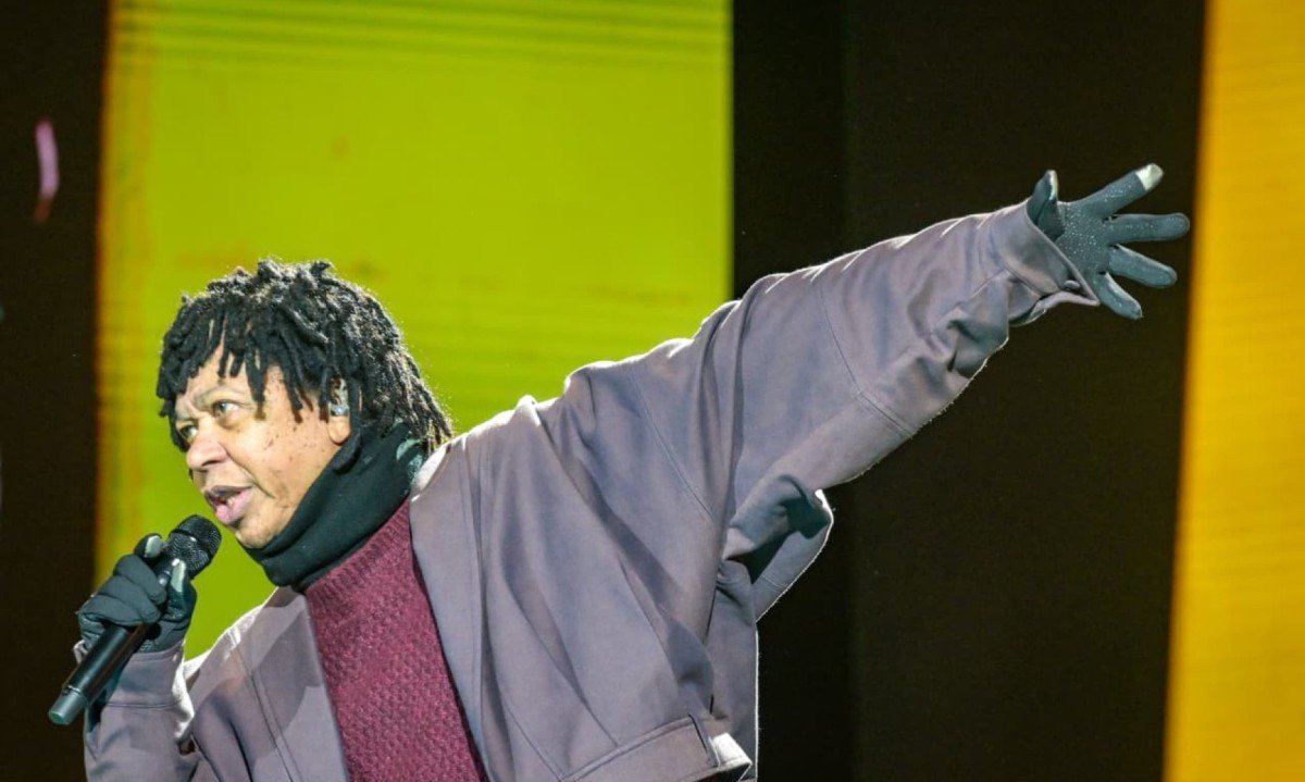 A homenagem ocorreu logo nos primeiros minutos da apresenta&ccedil;&atilde;o, dando um tom de emo&ccedil;&atilde;o ao espet&aacute;culo