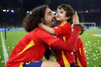 Os cachos de Cucurella se tornaram sua marca -  (crédito: Reuters)
