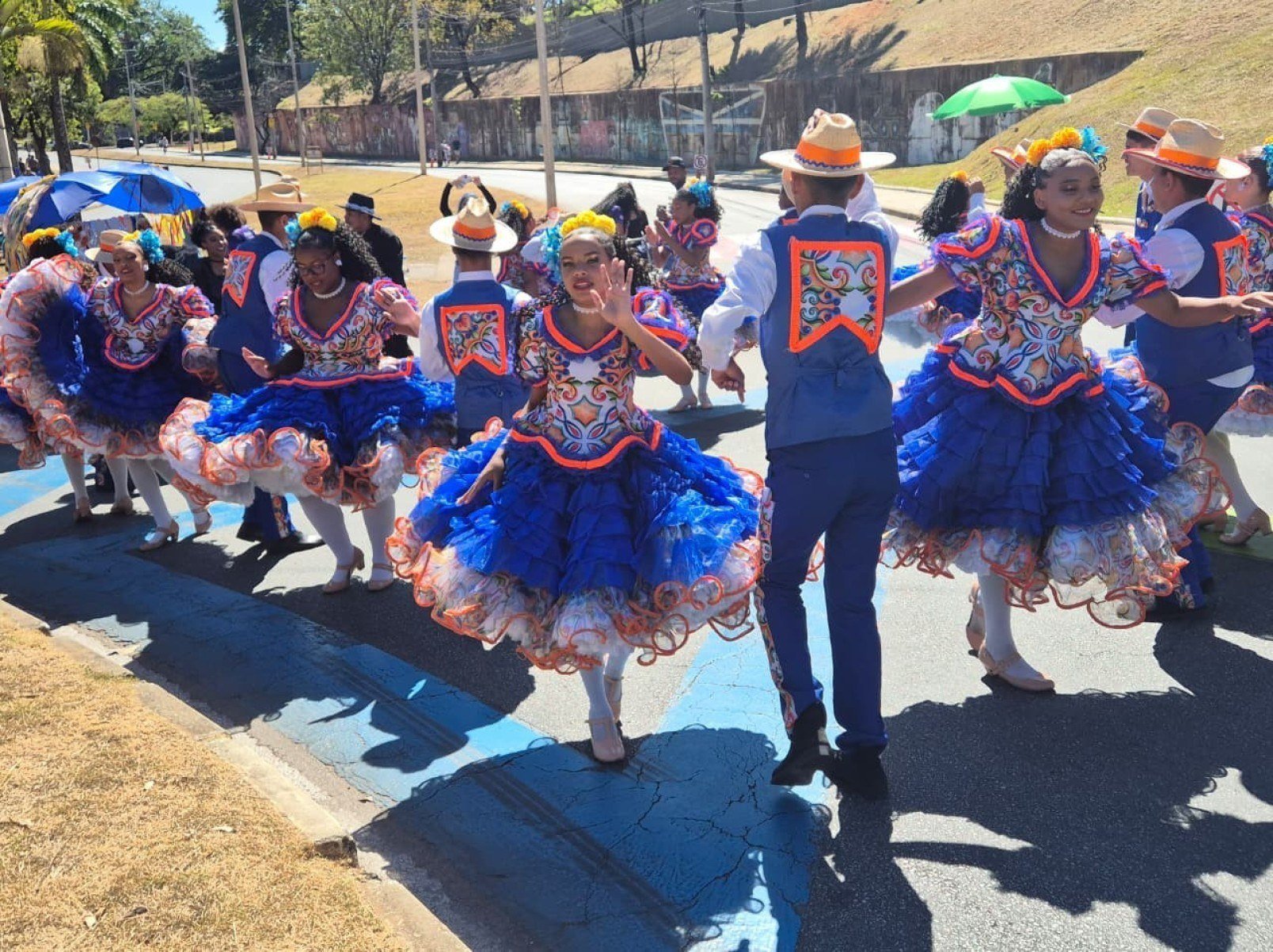 O desfile celebra a cultura popular e oferece uma pr&eacute;via do que o p&uacute;blico poder&aacute; conferir na 47&ordf; edi&ccedil;&atilde;o do Arraial de Bel&ocirc;