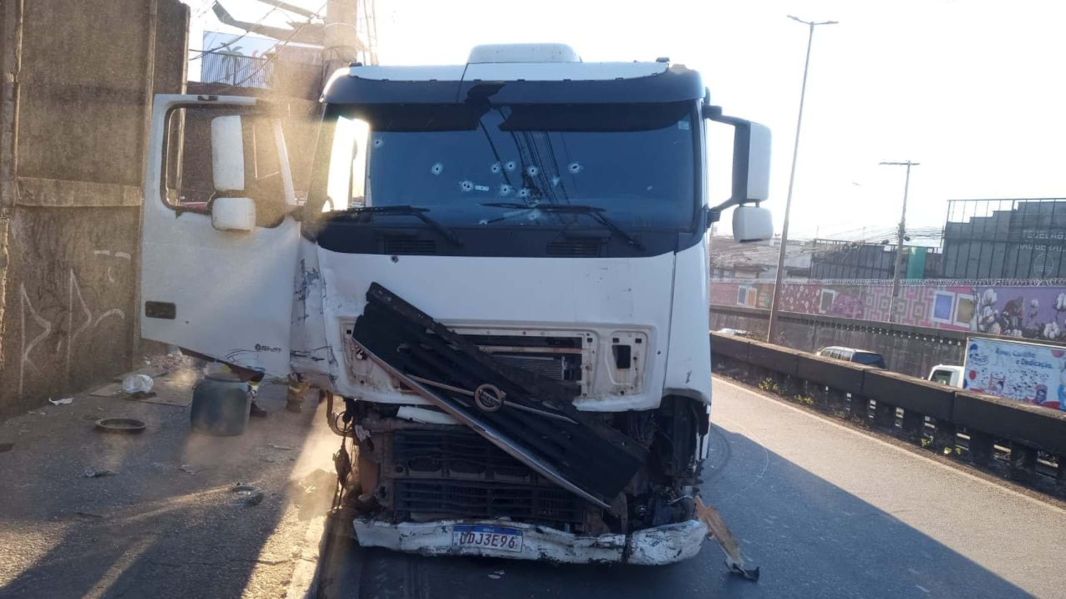 Anel Rodoviário: pista principal é bloqueada e trânsito fica lento