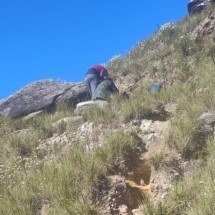 Mulher cai em trilha no Pico do Itacolomi e mobiliza bombeiros - CBMMG