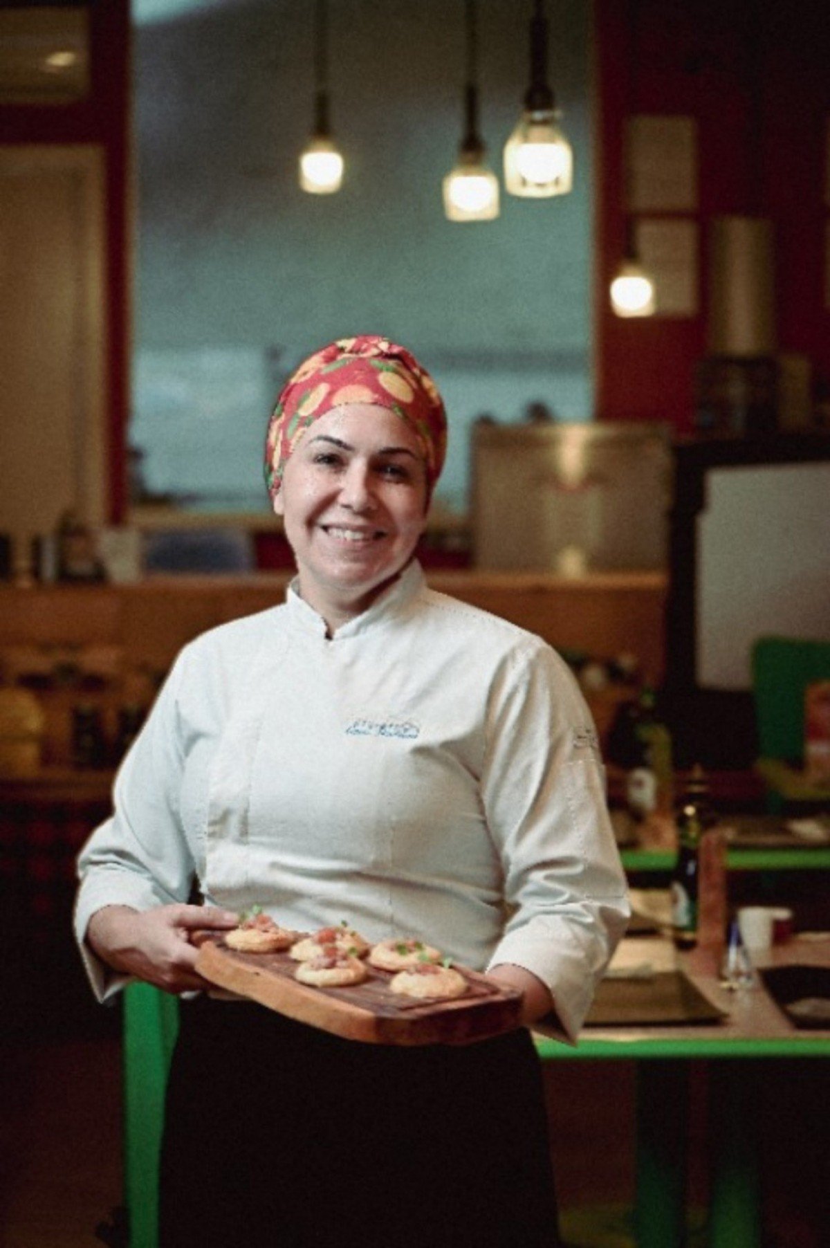 'A canela combina perfeitamente com pratos salgados mais robustos e gordurosos, incluindo cordeiro assado, pato, ragus de cozimento lento e vegetais adocicados assados' - Carol Haddad, chef e professora do UniBH