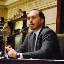 Moraes envia ação contra Carlos Bolsonaro na Abin Paralela ao TRF-1